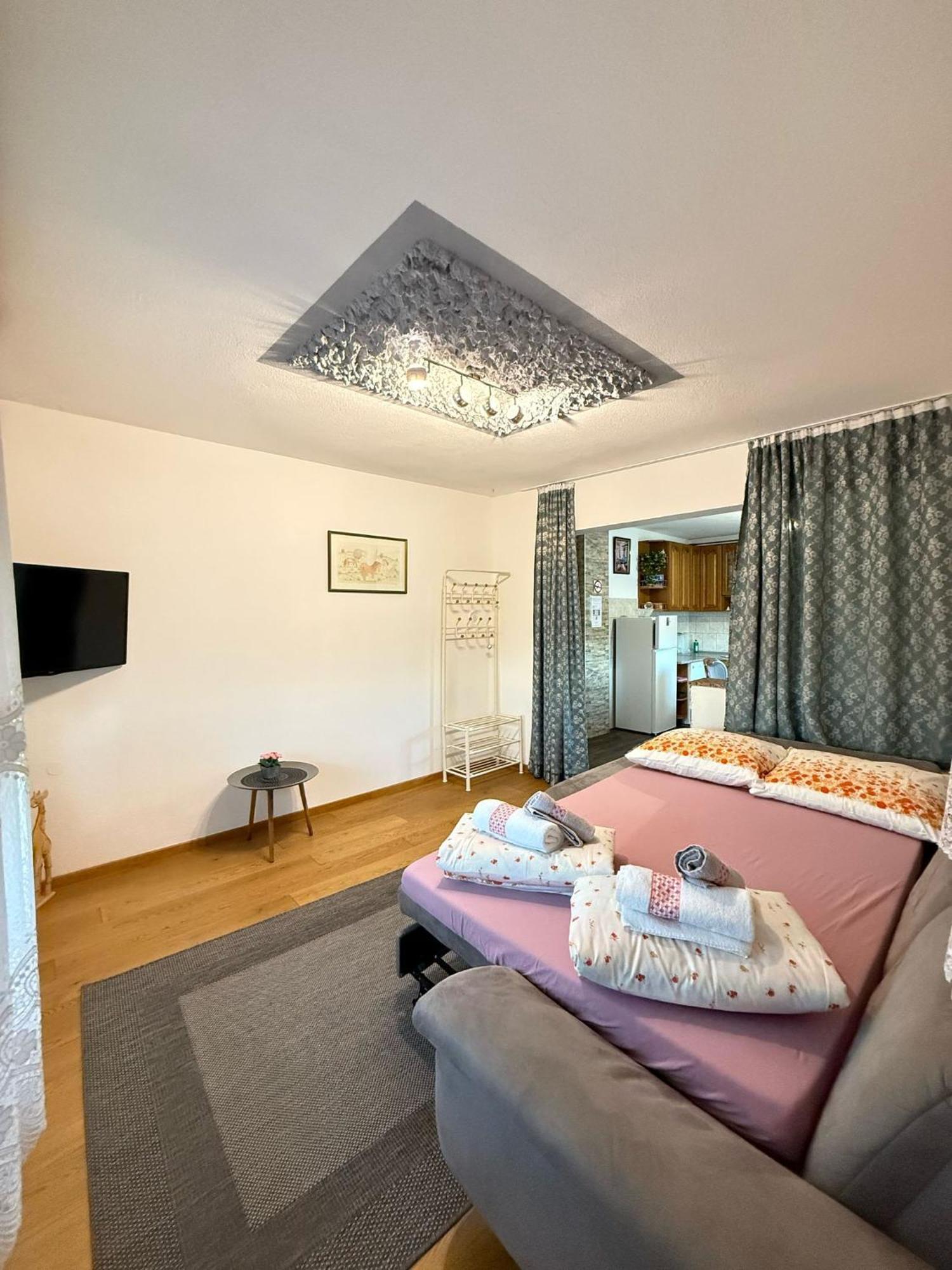 Apartments Marija Vrelo Koreničko Eksteriør bilde