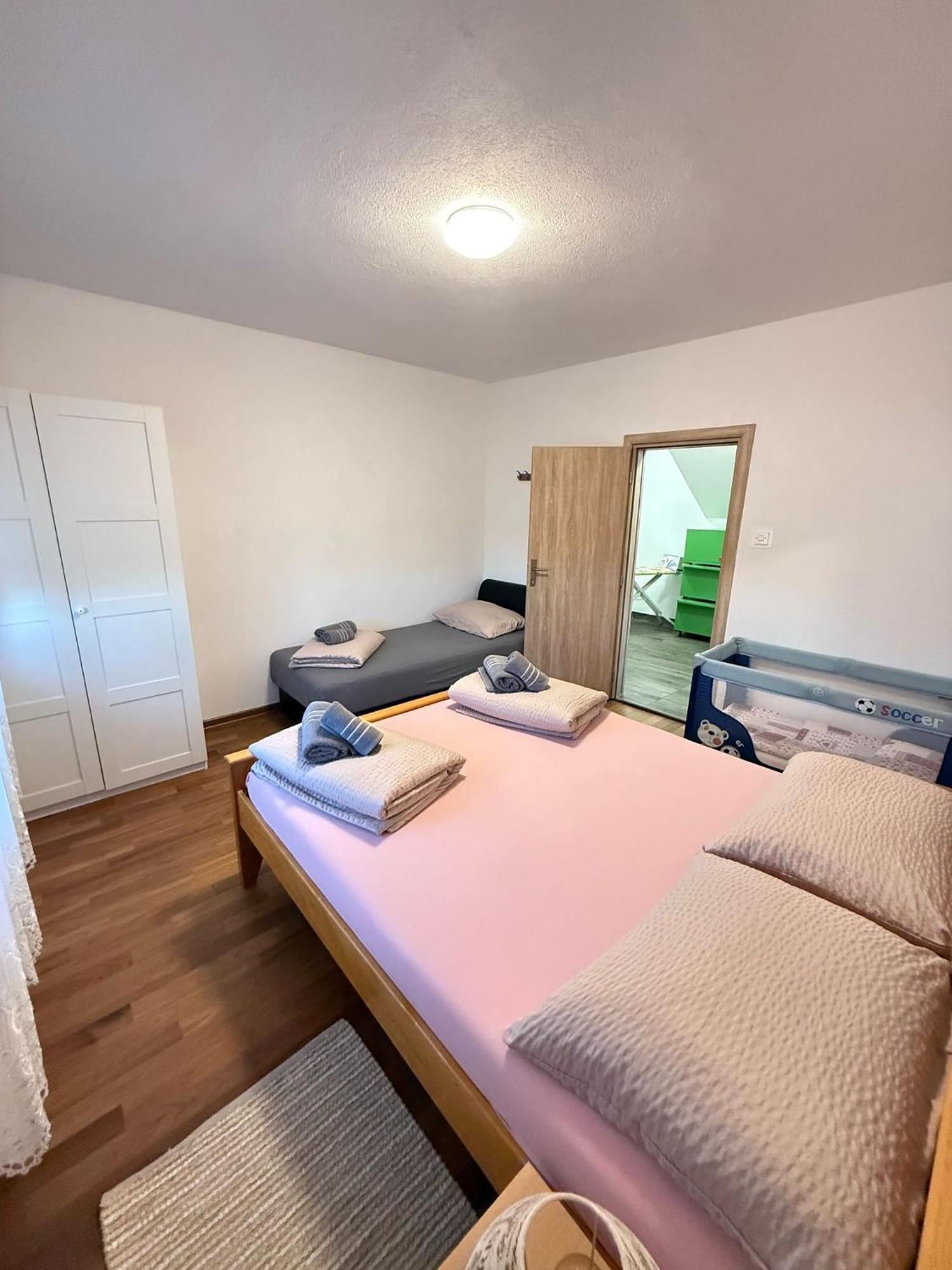 Apartments Marija Vrelo Koreničko Eksteriør bilde