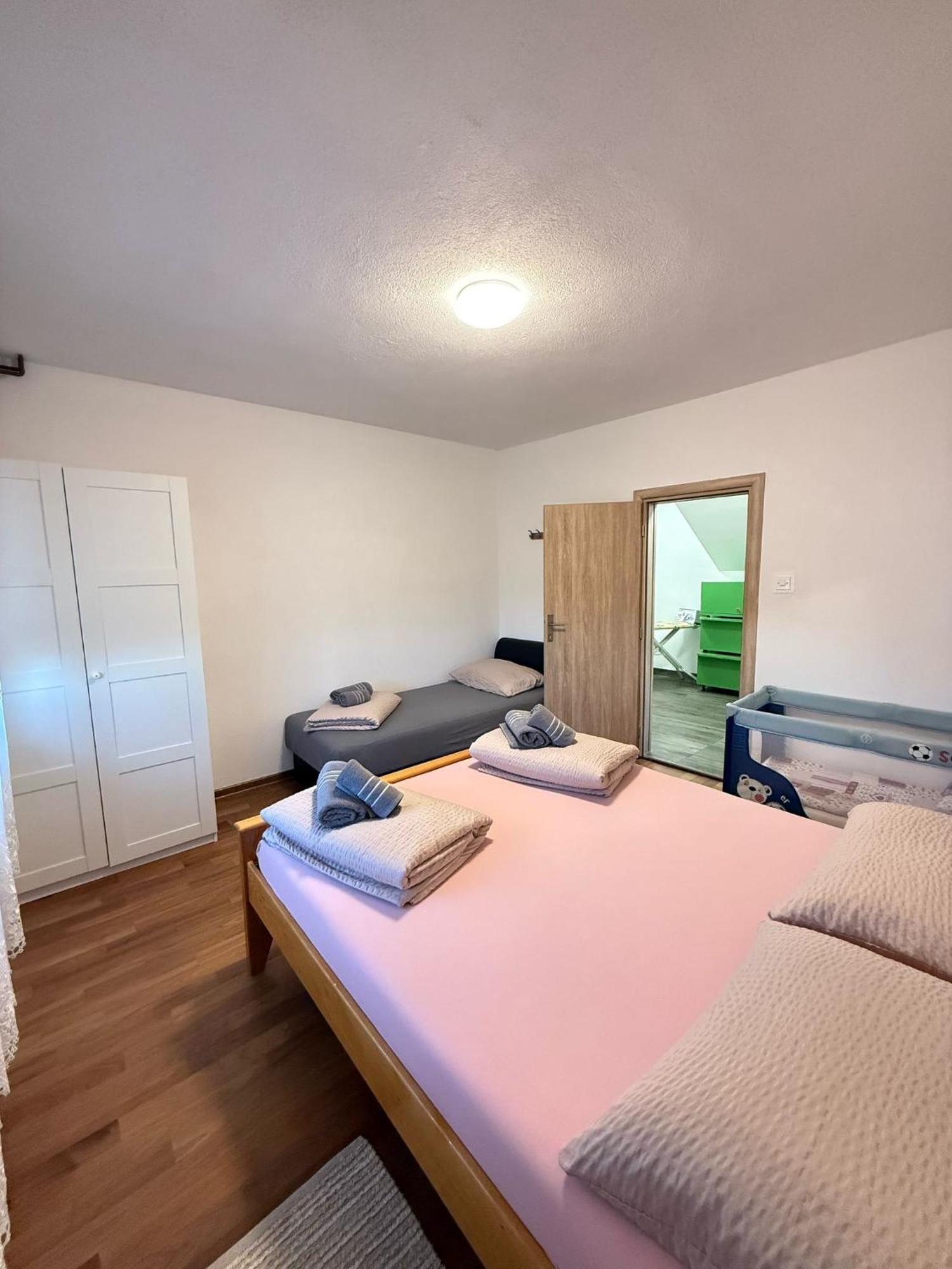 Apartments Marija Vrelo Koreničko Eksteriør bilde