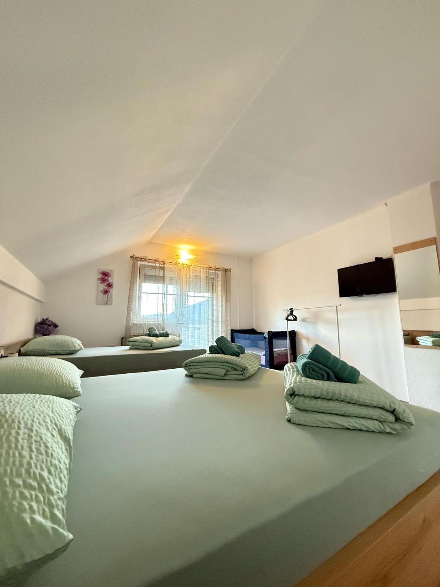 Apartments Marija Vrelo Koreničko Eksteriør bilde